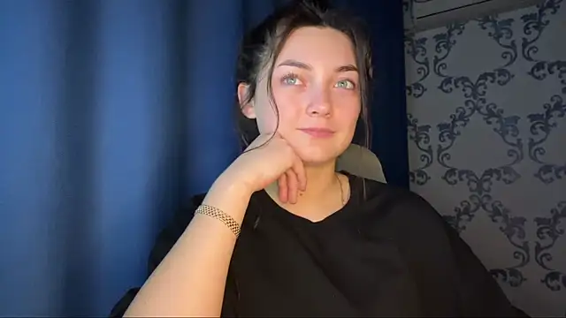 TwotyBright online show from 11-25-25, 04:18