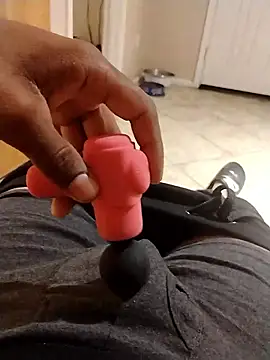 Snapshot of m8je chatting on 11-14-25, 04:11 m8je online show from 11-14-25, 04:11