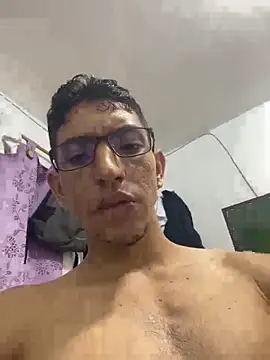 Snapshot of johnvixx chatting on 11-29-25, 04:15 johnvixx online show from 11-29-25, 04:15