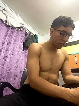 Snapshot of johnvixx chatting on 11-30-25, 03:10 johnvixx online show from 11-30-25, 03:10