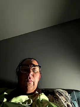 Snapshot of Angel-LinaX chatting on 12-21-25, 09:11 Angel-LinaX online show from 12-21-25, 09:11