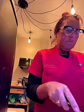 Snapshot of Angel-LinaX chatting on 12-22-25, 04:59 Angel-LinaX online show from 12-22-25, 04:59