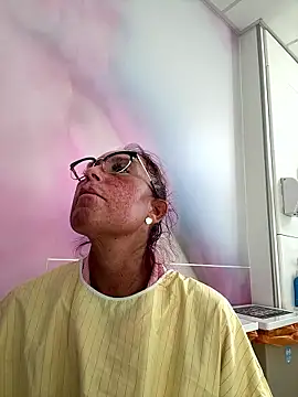 Snapshot of Angel-LinaX chatting on 01-10-26, 12:18 Angel-LinaX online show from 01-10-26, 12:18