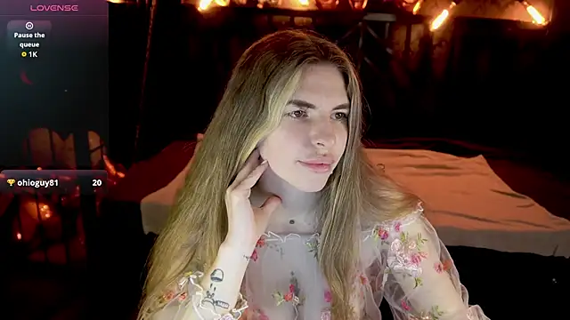 Snapshot of DanielaReign chatting on 02-18-26, 07:04 DanielaReign online show from 02-18-26, 07:04