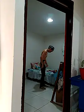 Snapshot of PaulinaLondra2 chatting on 11-06-25, 01:34 PaulinaLondra2 online show from 11-06-25, 01:34