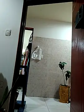 Snapshot of PaulinaLondra2 chatting on 12-03-25, 11:41 PaulinaLondra2 online show from 12-03-25, 11:41