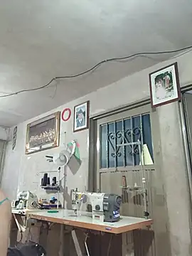 Snapshot of PaulinaLondra2 chatting on 12-17-25, 11:16 PaulinaLondra2 online show from 12-17-25, 11:16