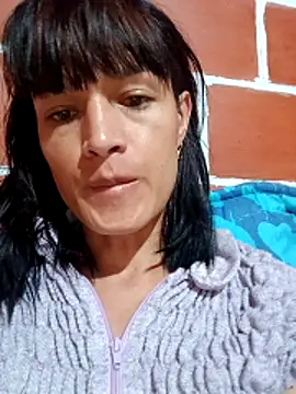 Snapshot of PaulinaLondra2 chatting on 12-20-25, 01:45 PaulinaLondra2 online show from 12-20-25, 01:45