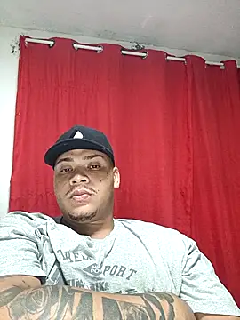 Snapshot of monicaquadro01 chatting on 11-08-25, 05:18 monicaquadro01 online show from 11-08-25, 05:18