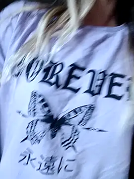 Snapshot of Blondewitch94 chatting on 11-03-25, 12:06 Blondewitch94 online show from 11-03-25, 12:06