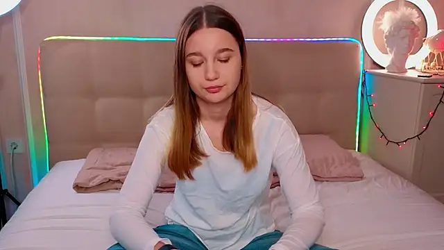 Snapshot of LauriePerez chatting on 12-22-25, 12:57 LauriePerez online show from 12-22-25, 12:57