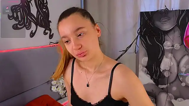 Snapshot of LauriePerez chatting on 01-19-26, 08:29 LauriePerez online show from 01-19-26, 08:29