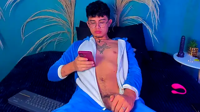 Snapshot of david_valiz chatting on 11-10-25, 12:59 david valiz online show from 11-10-25, 12:59