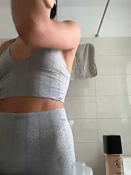 VickyM99 online show from 04-22-26, 05:32