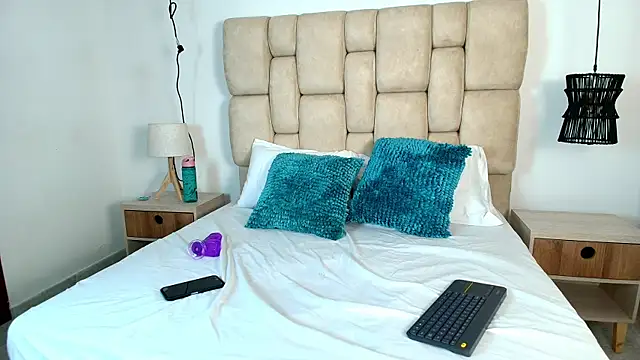 Snapshot of KimberlyFox_t chatting on 11-05-25, 12:38 KimberlyFox t online show from 11-05-25, 12:38