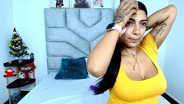 Snapshot of KimberlyFox_t chatting on 01-13-26, 02:11 KimberlyFox t online show from 01-13-26, 02:11