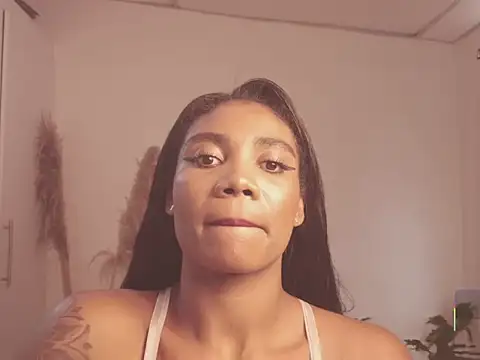 Miss Benz online show from 11-12-25, 01:55