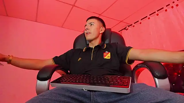 Aleck Boy online show from 11-12-25, 08:30