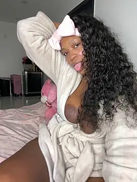 Snapshot of PrincessDreamm chatting on 11-26-25, 06:58 PrincessDreamm online show from 11-26-25, 06:58