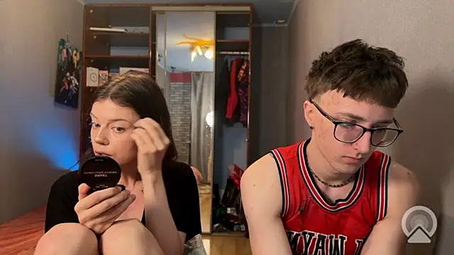 Snapshot of t_files_x chatting on 02-09-26, 05:22 t files x online show from 02-09-26, 05:22