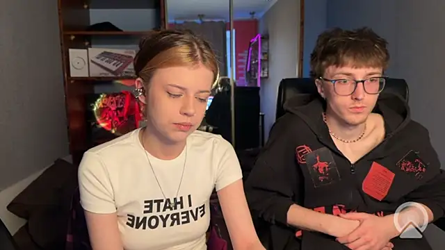 Snapshot of t_files_x chatting on 04-03-26, 04:10 t files x online show from 04-03-26, 04:10