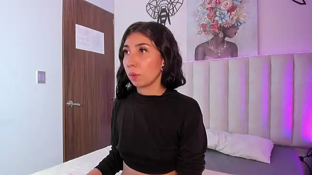 Isabella Crofts online show from 11-06-25, 03:07