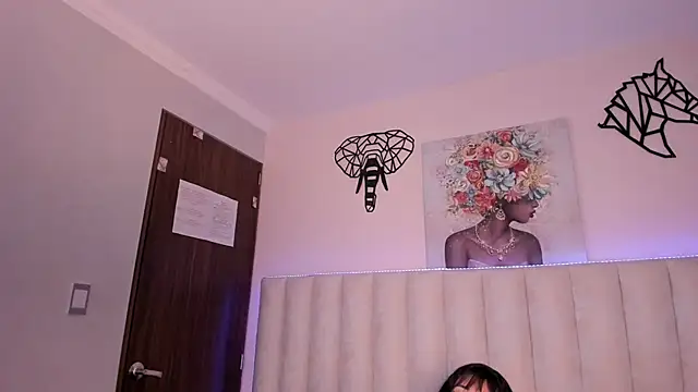 Isabella Crofts online show from 12-17-25, 03:12