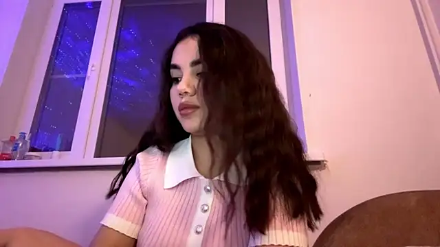 Snapshot of Priscillla_Cute chatting on 11-19-25, 04:07 Priscillla Cute online show from 11-19-25, 04:07