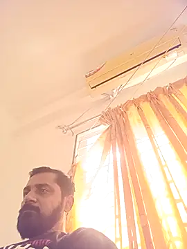 Snapshot of RubyEntity chatting on 11-09-25, 05:39 RubyEntity online show from 11-09-25, 05:39