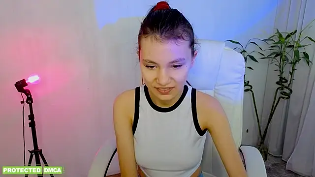 Little  Lunaa online show from 02-25-26, 11:31