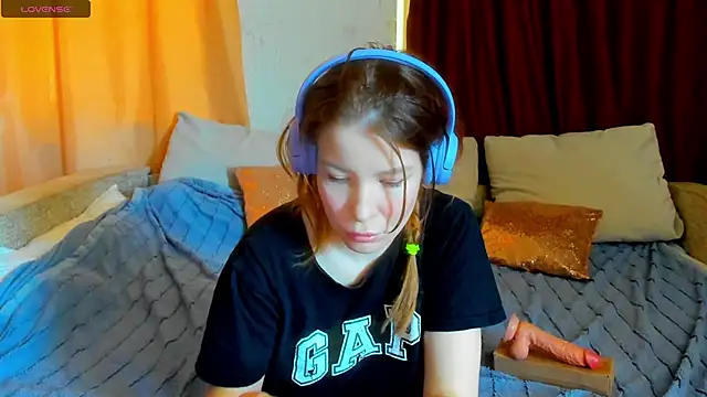 Eva purrr  online show from 04-10-26, 08:19