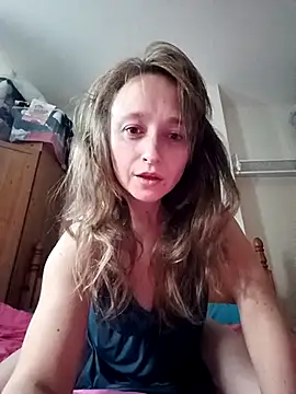 Snapshot of HotMommaCR chatting on 12-04-25, 02:15 HotMommaCR online show from 12-04-25, 02:15