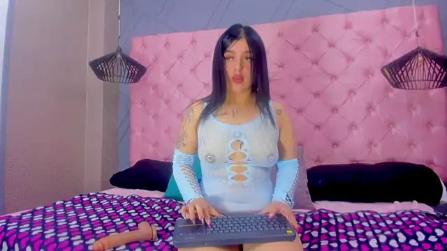 Karol Horney online show from 11-04-25, 01:54