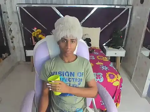 Santy bigcock 01 online show from 11-19-25, 02:00