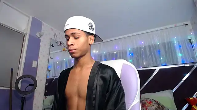 Santy bigcock 01 online show from 06-25-26, 04:00