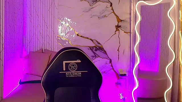 PEACHY TAY online show from 04-23-26, 04:53