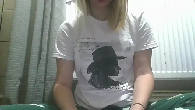 Snapshot of dirty_sasha00 chatting on 01-12-26, 03:23 dirty sasha00 online show from 01-12-26, 03:23