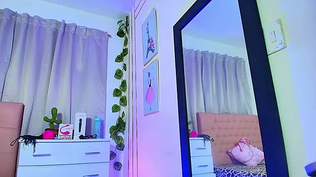Snapshot of Lulu_swarts chatting on 05-08-26, 09:20 Lulu swarts online show from 05-08-26, 09:20