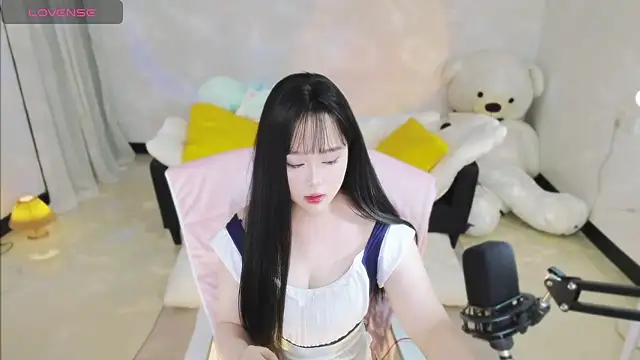 Snapshot of Nina37 chatting on 01-08-26, 12:07 Nina37 online show from 01-08-26, 12:07