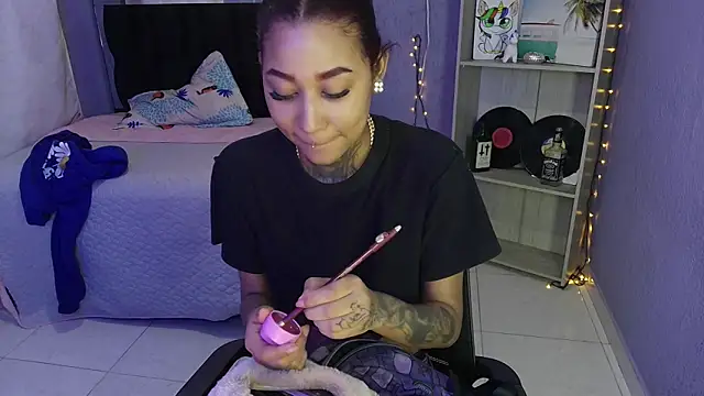 Snapshot of lyam_ebony_ chatting on 11-16-25, 07:52 lyam ebony online show from 11-16-25, 07:52