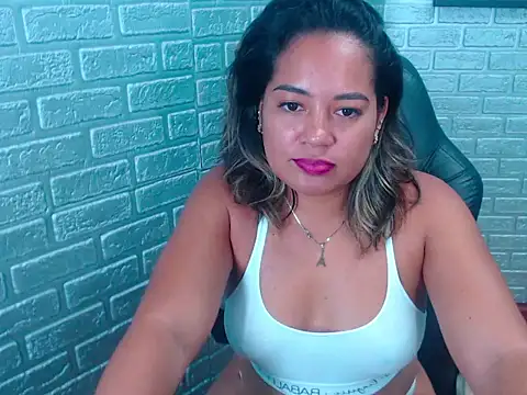 Bella Summers  online show from 11-05-25, 03:45