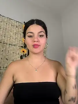 Lorenaa1 online show from 05-02-26, 12:04