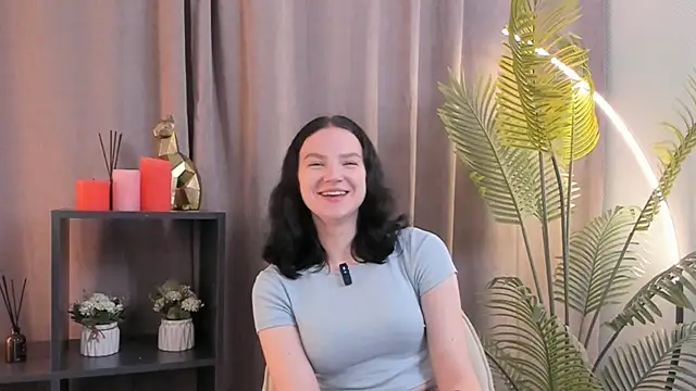 Snapshot of LatinaHuguenin chatting on 11-05-25, 05:35 LatinaHuguenin online show from 11-05-25, 05:35