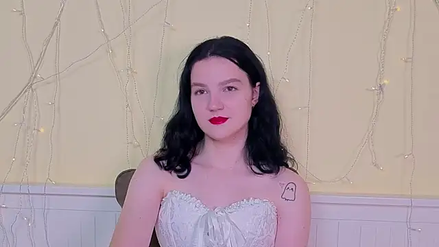 Snapshot of LatinaHuguenin chatting on 11-16-25, 07:25 LatinaHuguenin online show from 11-16-25, 07:25