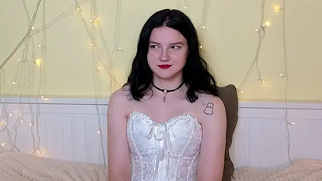 Snapshot of LatinaHuguenin chatting on 11-17-25, 09:04 LatinaHuguenin online show from 11-17-25, 09:04