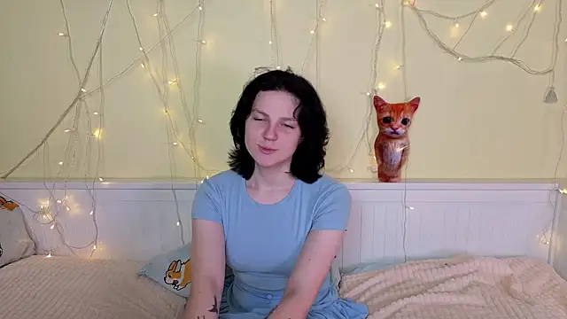 Snapshot of LatinaHuguenin chatting on 11-23-25, 07:08 LatinaHuguenin online show from 11-23-25, 07:08