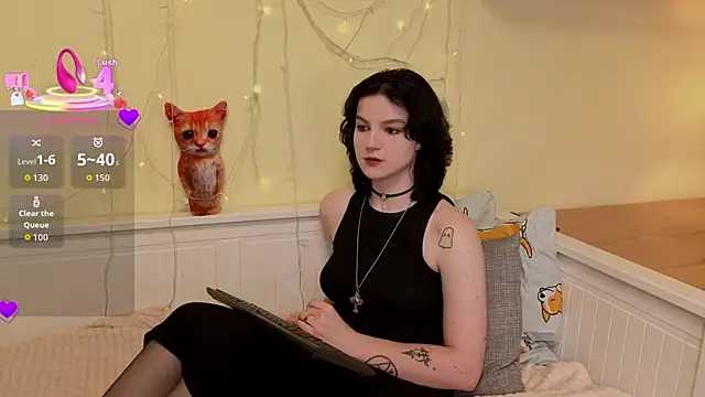 Snapshot of LatinaHuguenin chatting on 11-28-25, 07:11 LatinaHuguenin online show from 11-28-25, 07:11