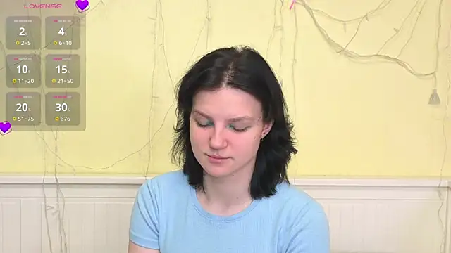 Snapshot of LatinaHuguenin chatting on 12-15-25, 07:01 LatinaHuguenin online show from 12-15-25, 07:01