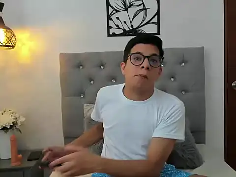 LucaDave 1 online show from 11-07-25, 07:36