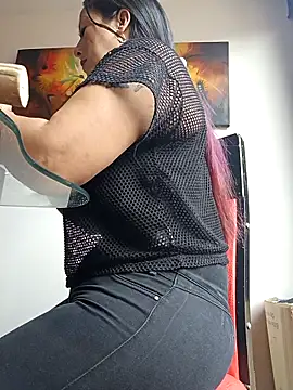 Snapshot of misshot_02 chatting on 11-13-25, 04:28 misshot 02 online show from 11-13-25, 04:28